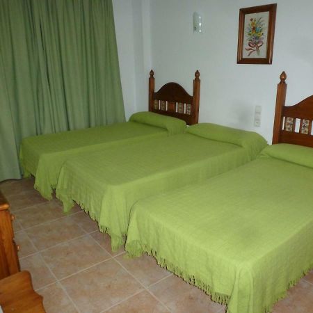 Hostal Cortes Гаруча Екстериор снимка