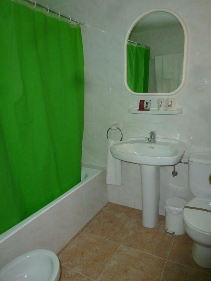 Hostal Cortes Гаруча Екстериор снимка