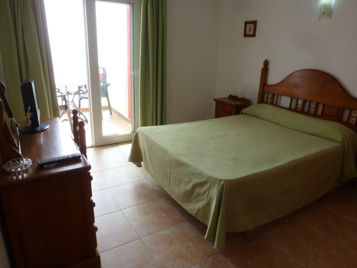 Hostal Cortes Гаруча Екстериор снимка