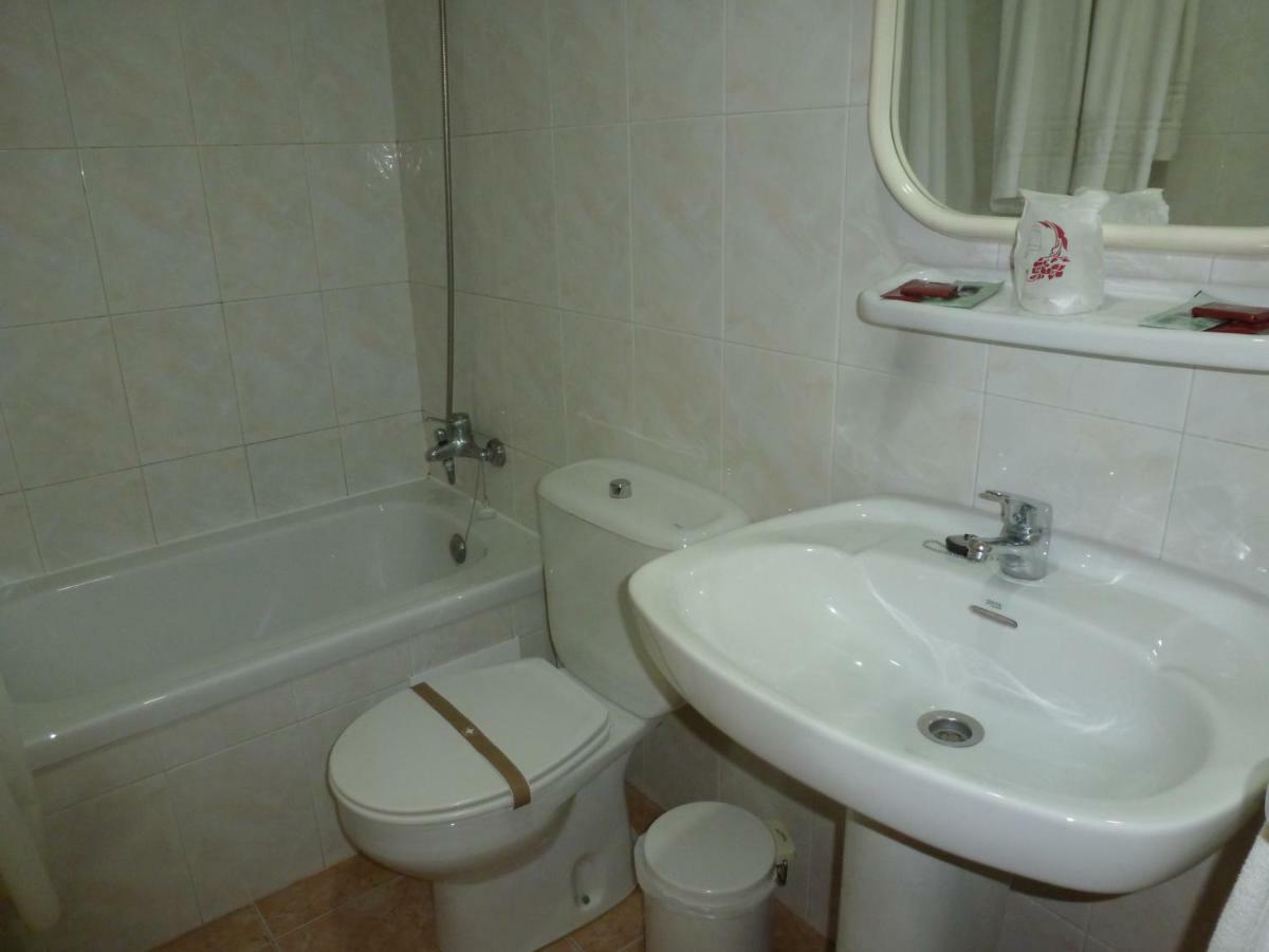 Hostal Cortes Гаруча Екстериор снимка